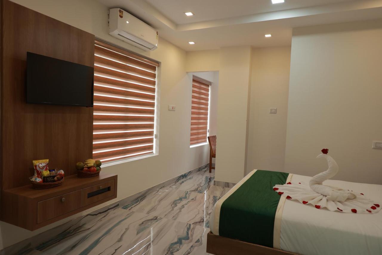 Delano Residency Hotel Kaliyal Bagian luar foto