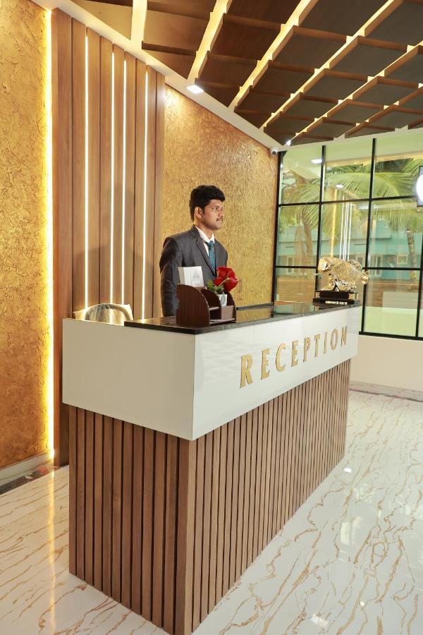 Delano Residency Hotel Kaliyal Bagian luar foto
