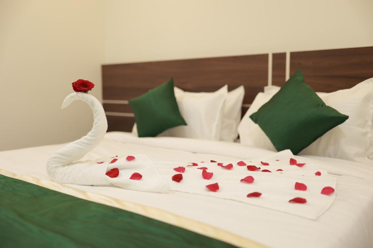 Delano Residency Hotel Kaliyal Bagian luar foto