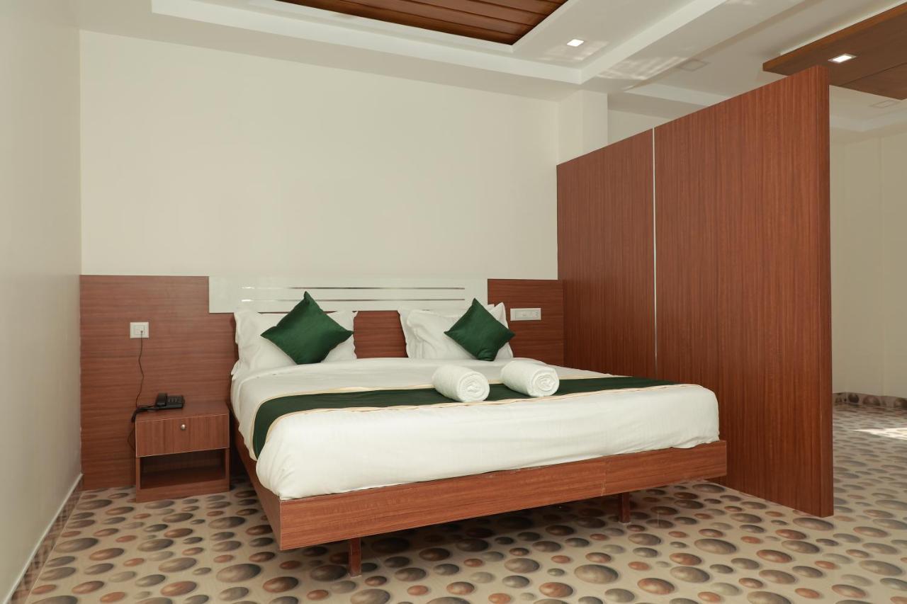 Delano Residency Hotel Kaliyal Bagian luar foto