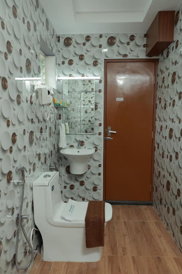 Delano Residency Hotel Kaliyal Bagian luar foto