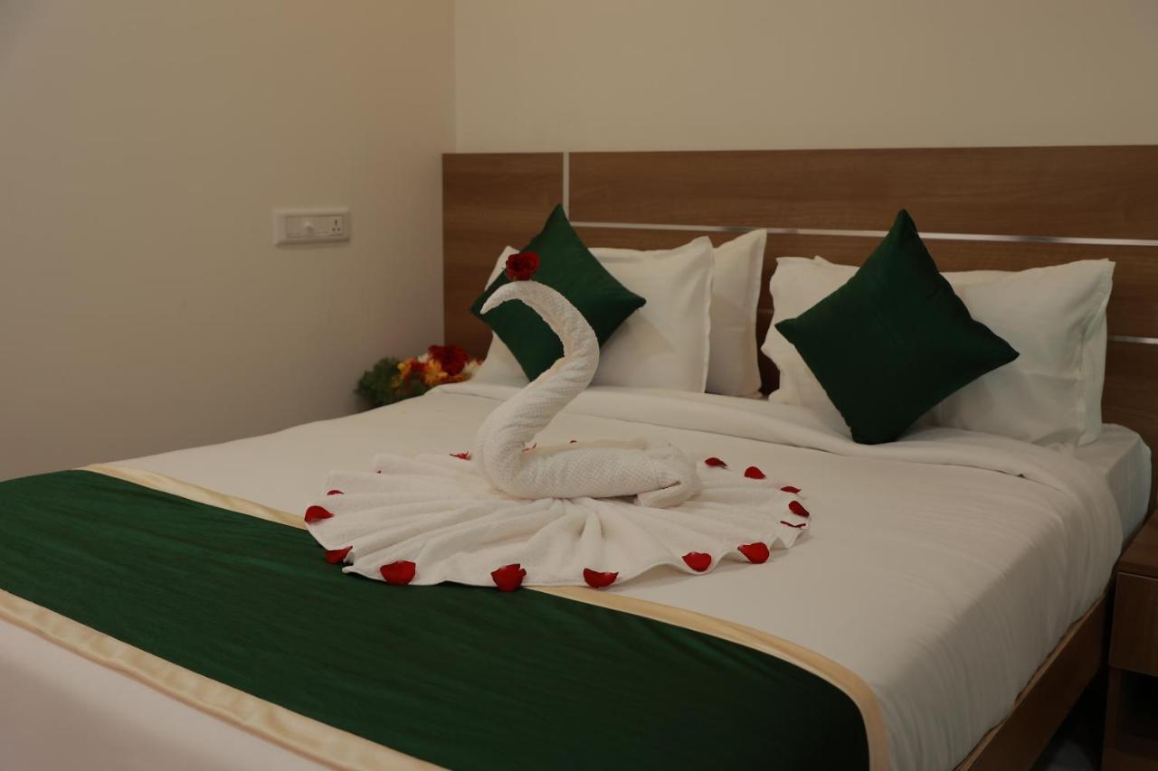 Delano Residency Hotel Kaliyal Bagian luar foto