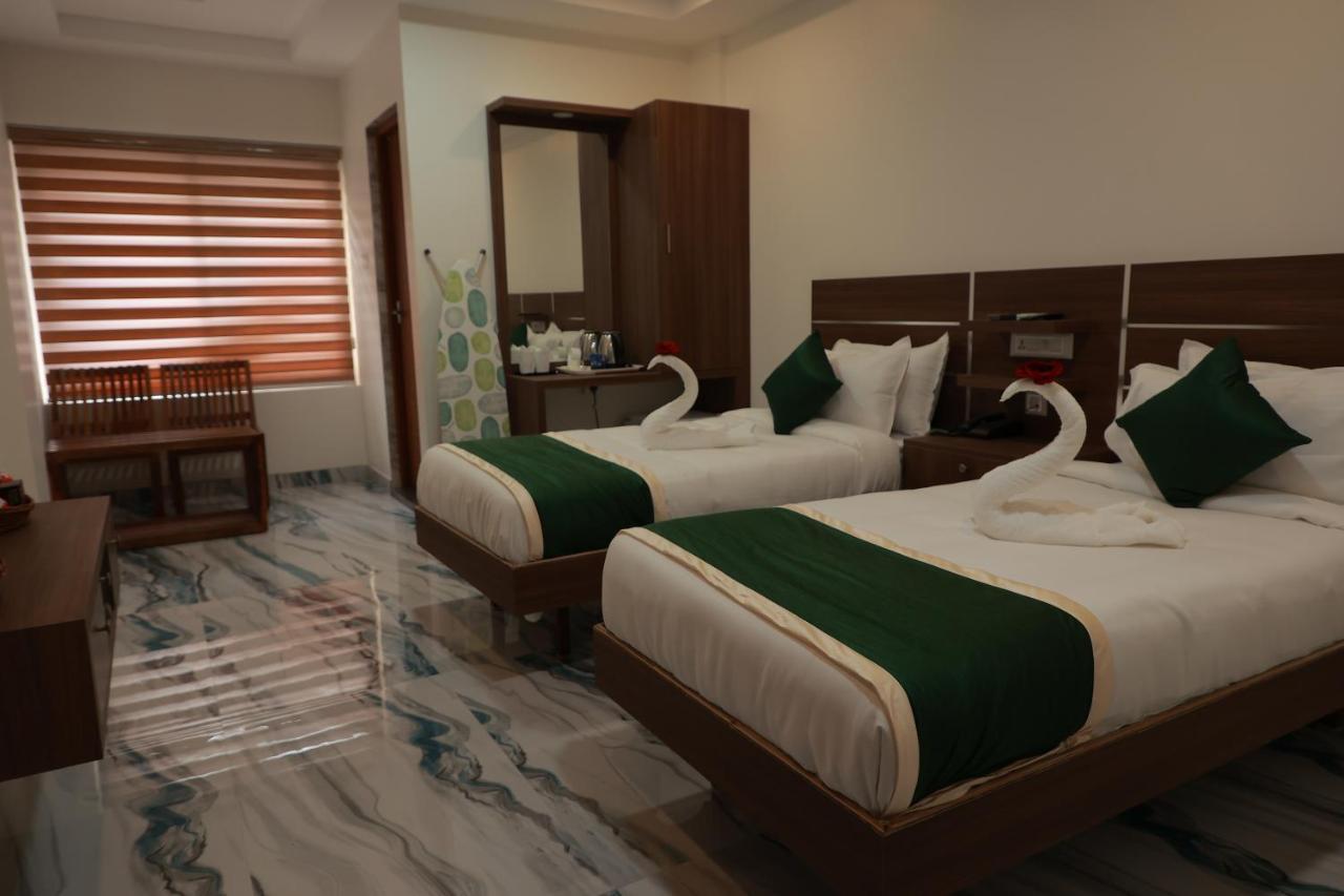 Delano Residency Hotel Kaliyal Bagian luar foto