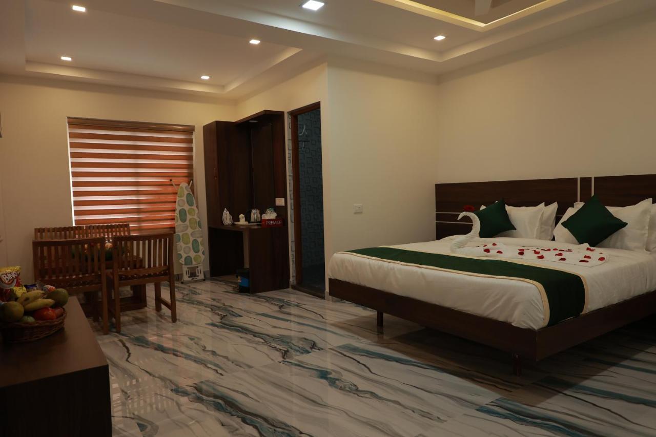Delano Residency Hotel Kaliyal Bagian luar foto