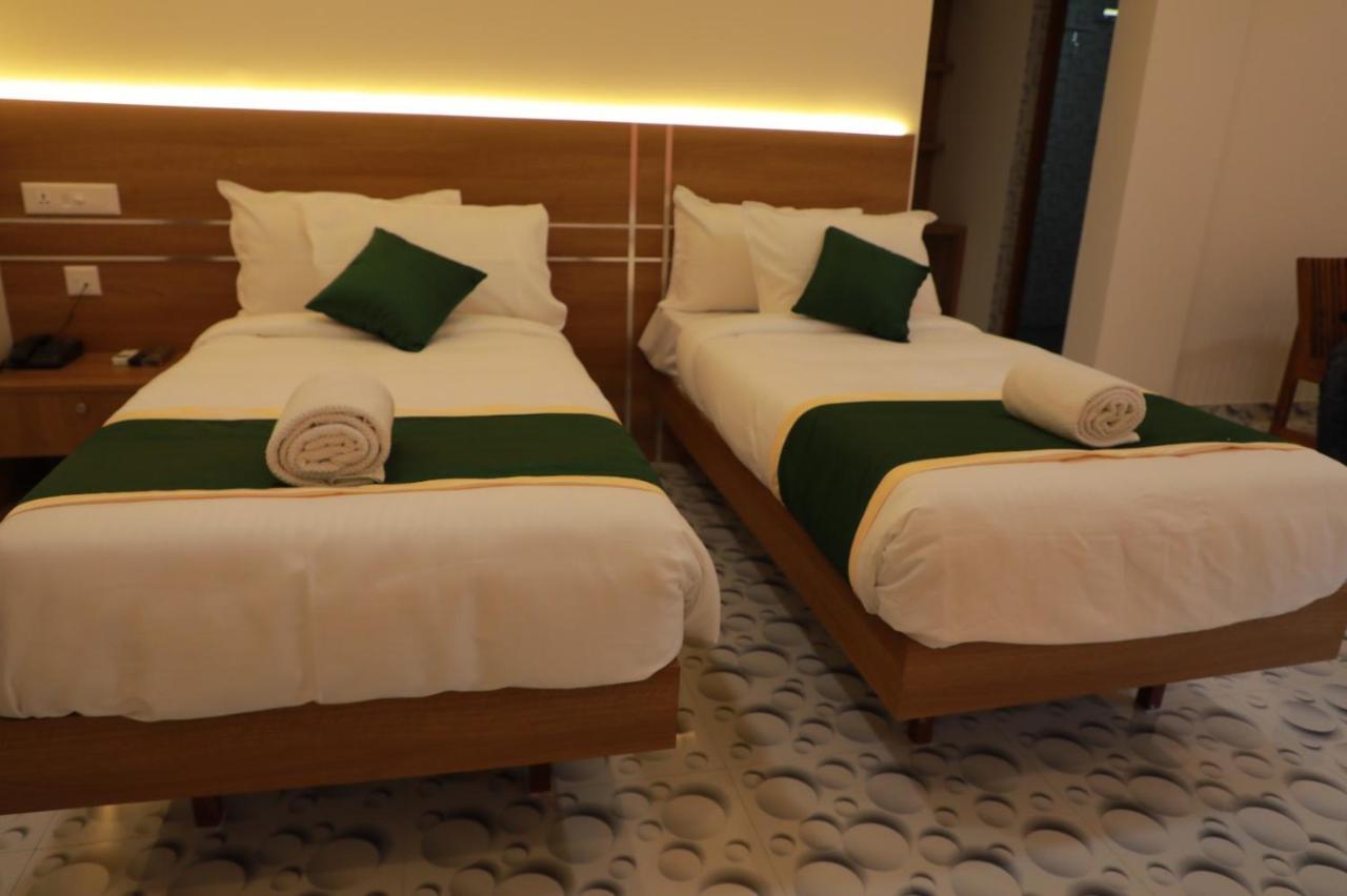 Delano Residency Hotel Kaliyal Bagian luar foto