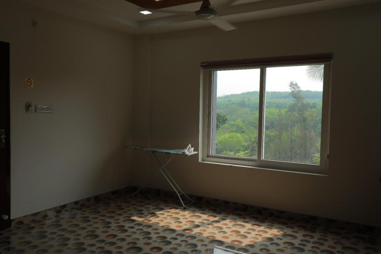 Delano Residency Hotel Kaliyal Bagian luar foto