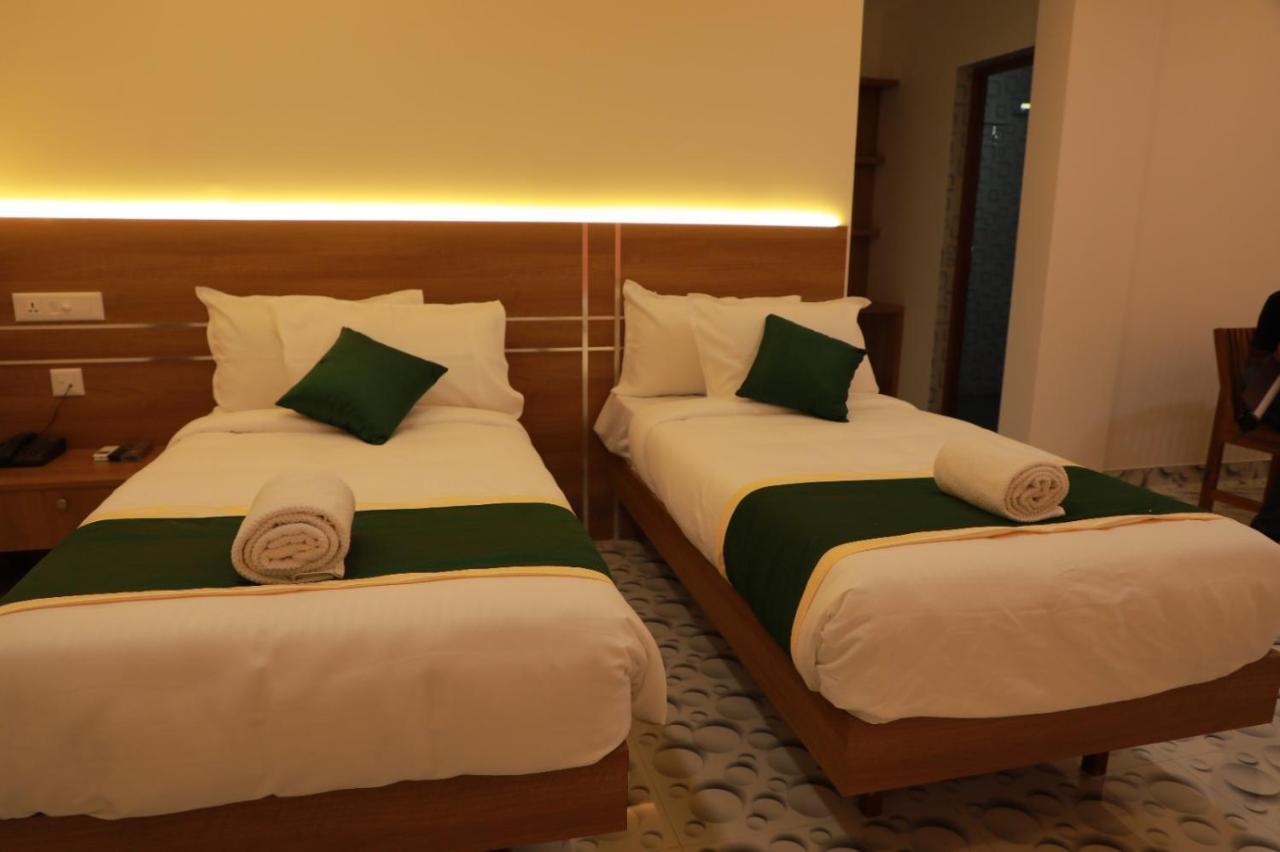 Delano Residency Hotel Kaliyal Bagian luar foto