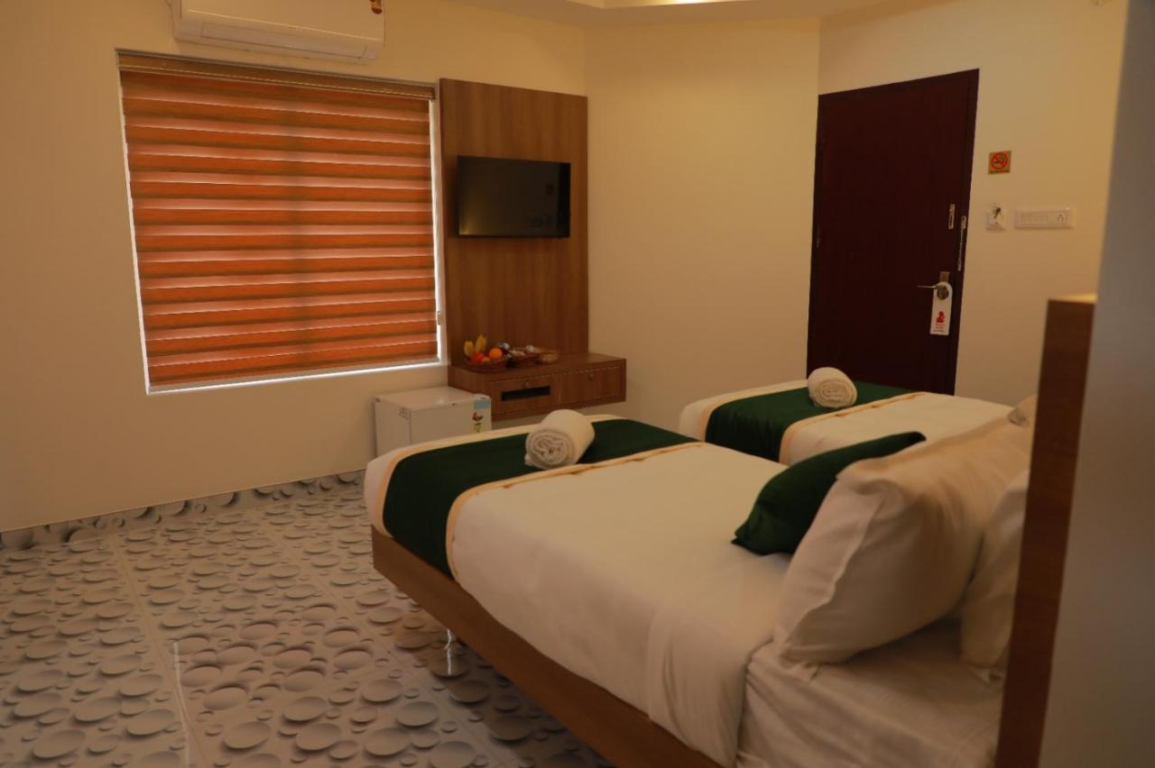 Delano Residency Hotel Kaliyal Bagian luar foto