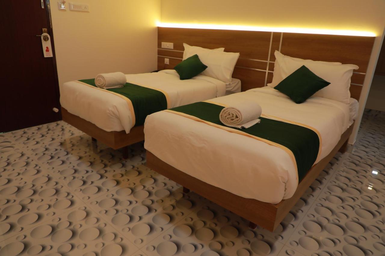 Delano Residency Hotel Kaliyal Bagian luar foto