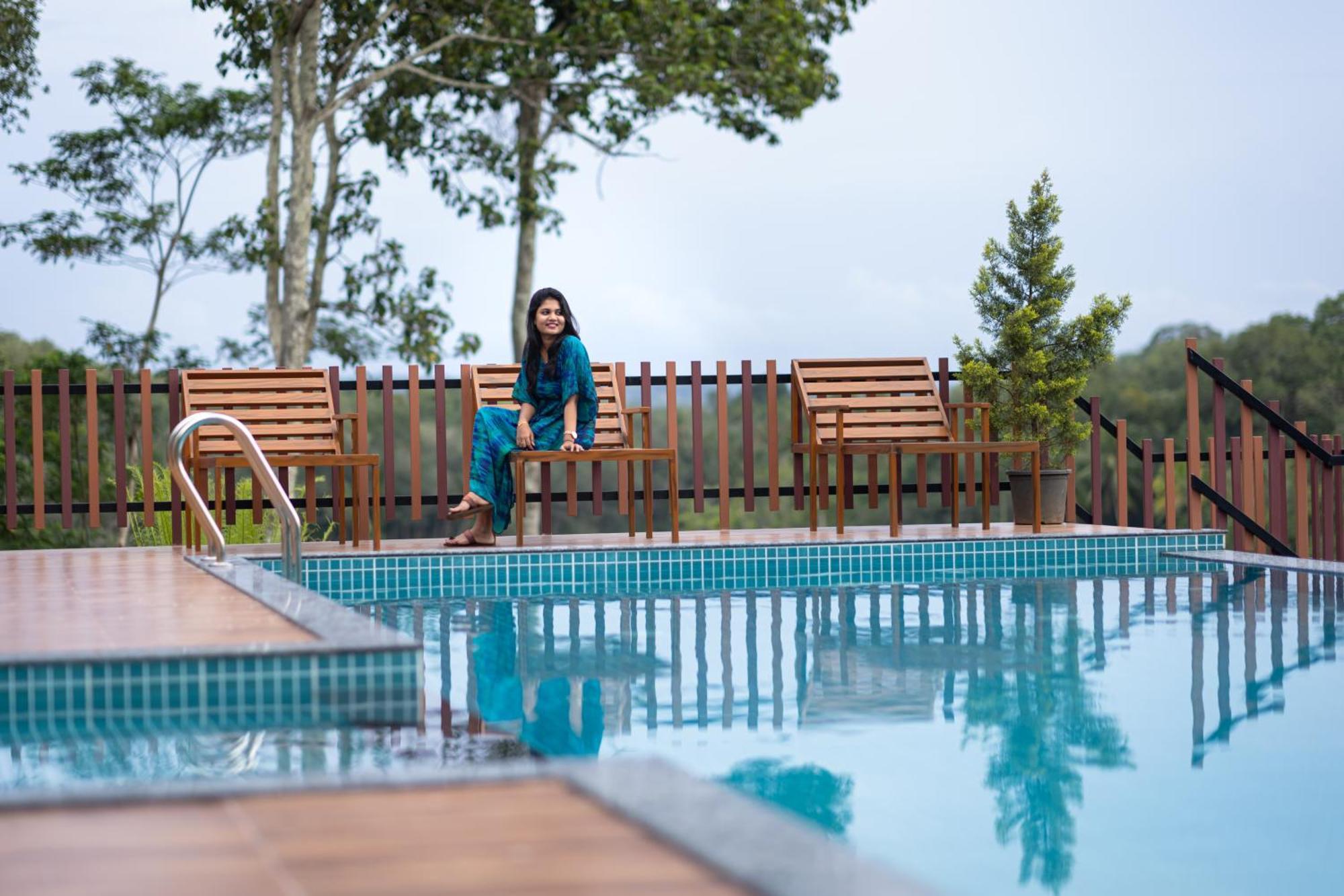 Delano Residency Hotel Kaliyal Bagian luar foto