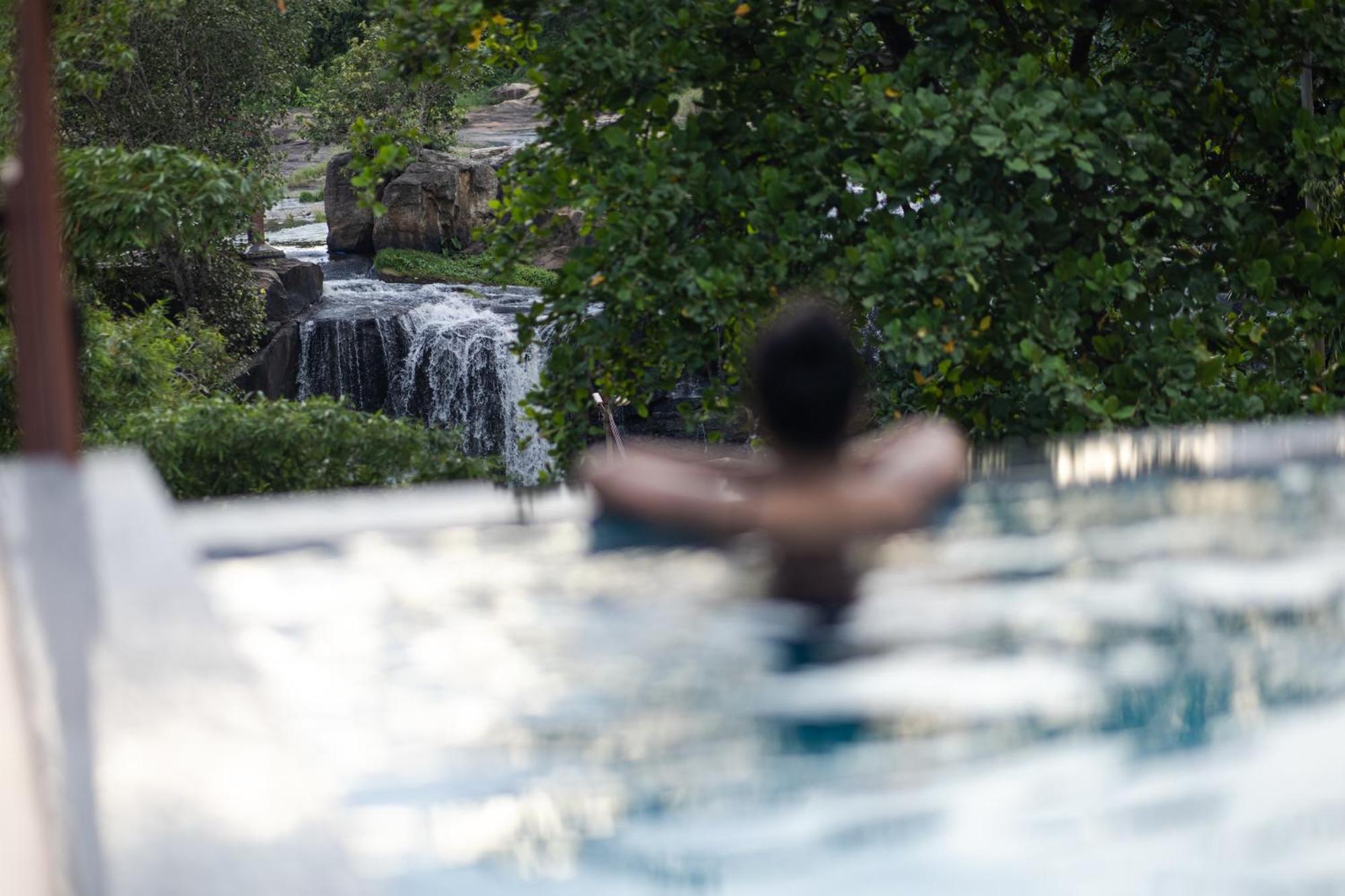 Delano Residency Hotel Kaliyal Bagian luar foto