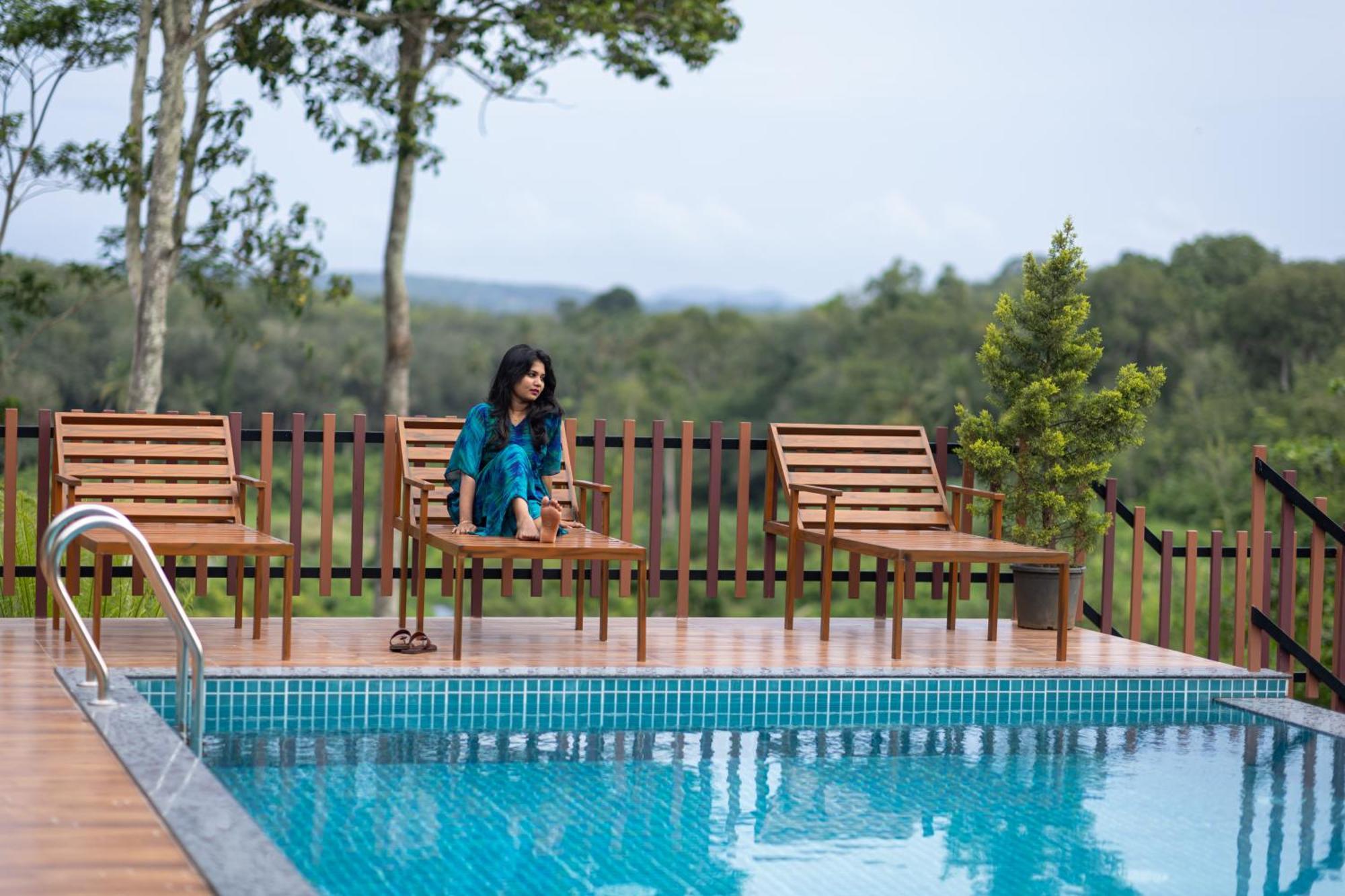 Delano Residency Hotel Kaliyal Bagian luar foto