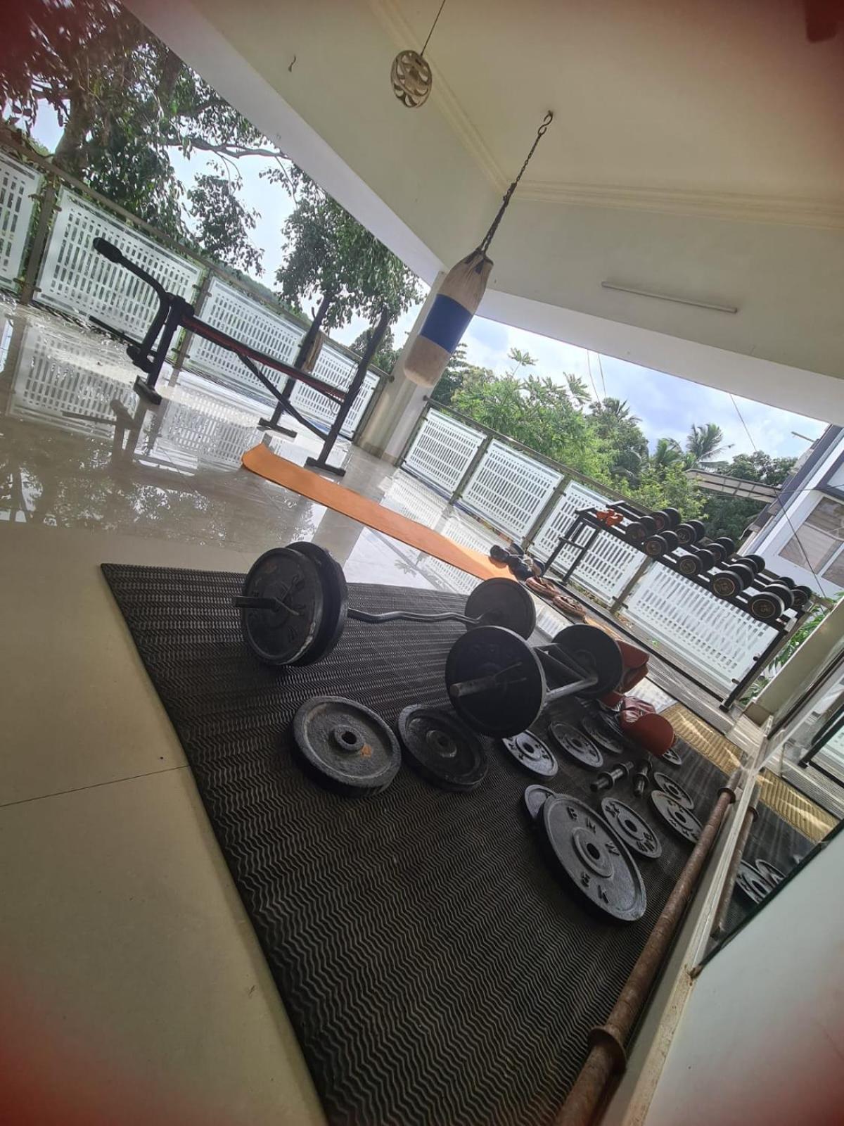 Delano Residency Hotel Kaliyal Bagian luar foto